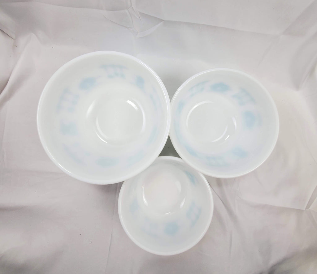 Vintage Hazel Atlas Nested Mixing Bowl Set of 3